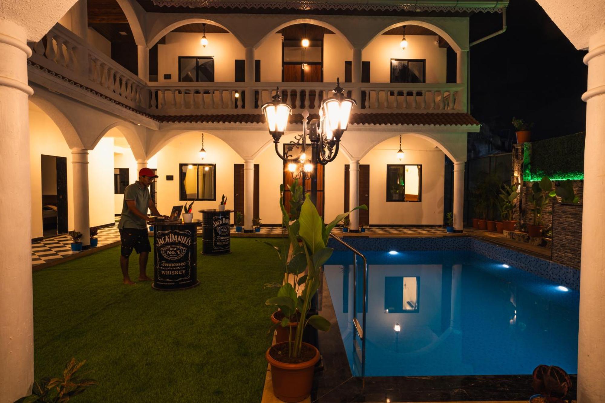 Sapphire Mansion Hotel Alībāg Exterior foto